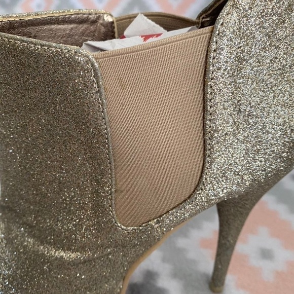Steve Madden Gold Glitter Heels Booties - Picture 5 of 6